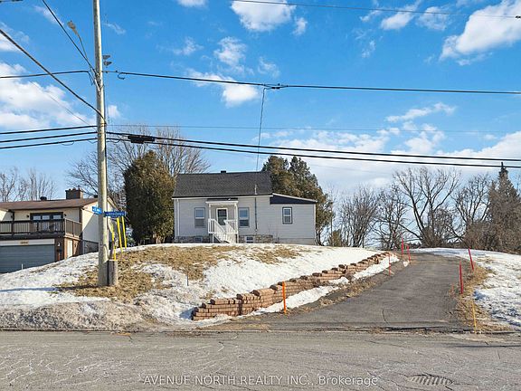 2nd image of 6958 Notre Dame St