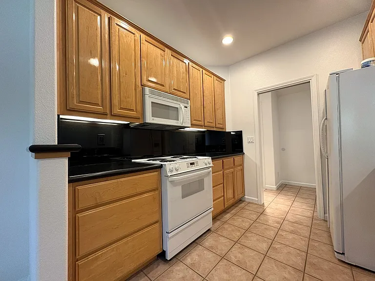 20 Willow Rd #34 — Photo 8