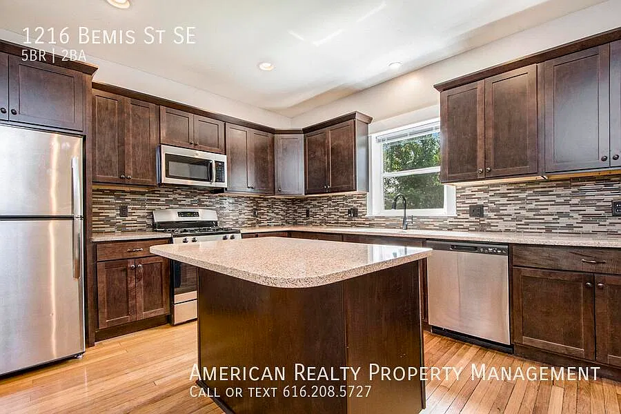 5 bed, 1618 sqft, $3,050 — Photo 3