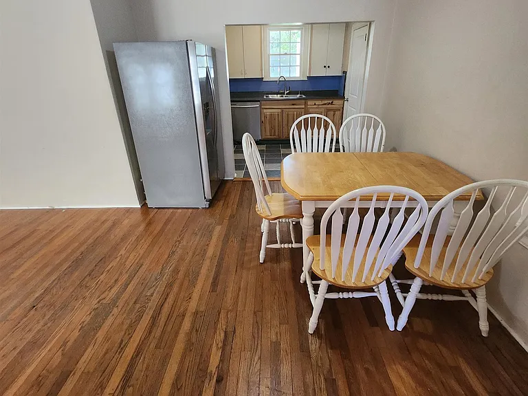 110 Barbara St — Photo 6