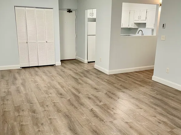 8 Tinson Rd #108, Quincy, MA 02169