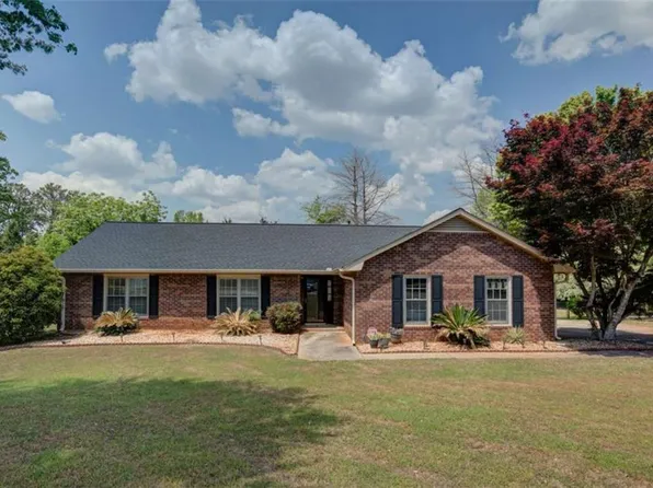 110 Beacon Dr, Fayetteville, GA 30215