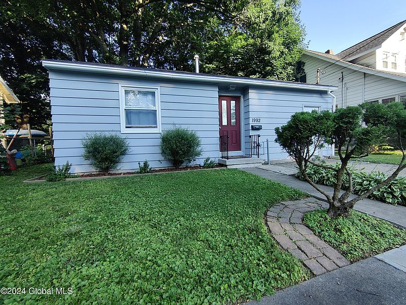 2nd image of 1992 10th Street
