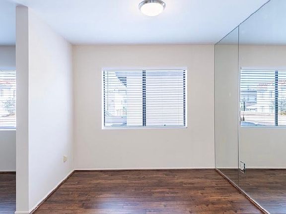 4th image of 1229 E Wilson Ave