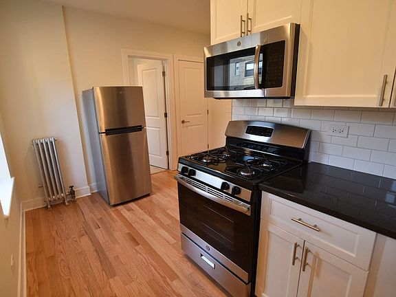 2nd image of 4428 N Wolcott Ave APT 2A