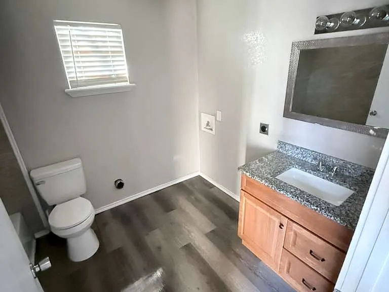 1107 Beech St — Photo 16