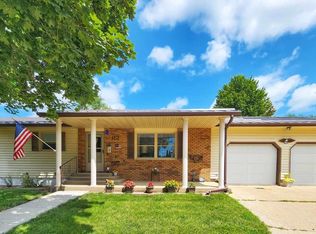 112 Prospect Ct, Manchester, IA 52057