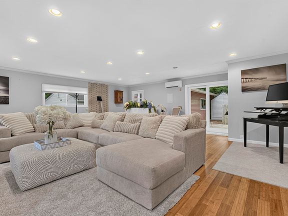 2nd image of 11 Tanglewood Drive
