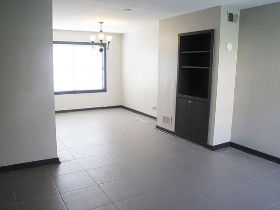 Large downstairs living space, 25 ' X 14'