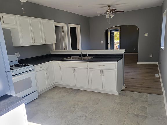 5th image of 4738 Delaware St