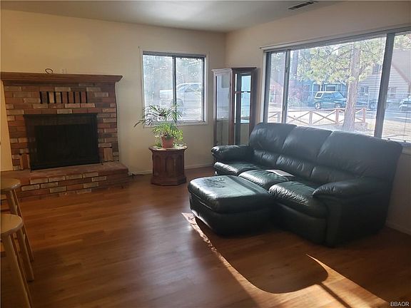 3rd image of 820 E Mountain View Blvd