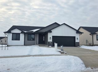 6177 Glenwood Dr, Marion, IA 52302