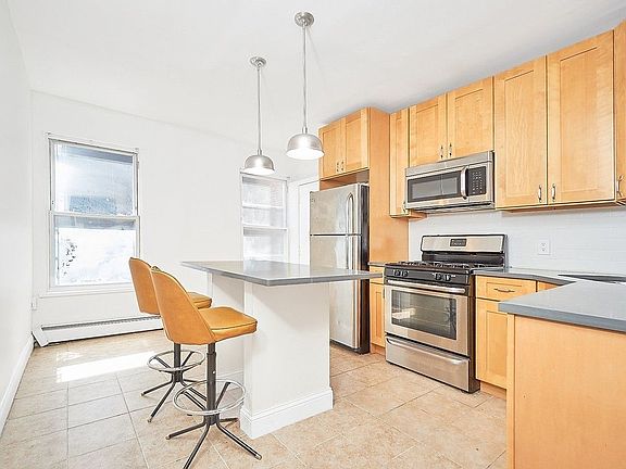 3rd image of 801 Manhattan Ave #2