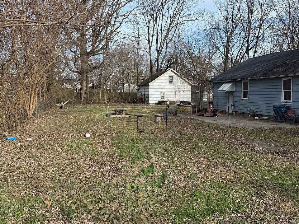 2nd image of 3051 S Lyons Ave