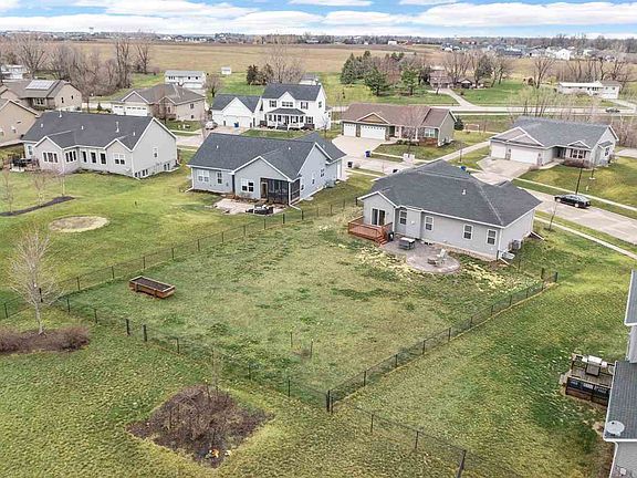 2nd image of 1725 Stone Creek Cir