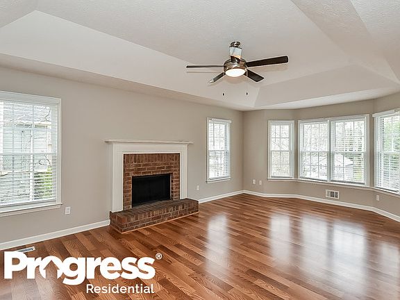 5th image of 105 Robin Hood Dr
