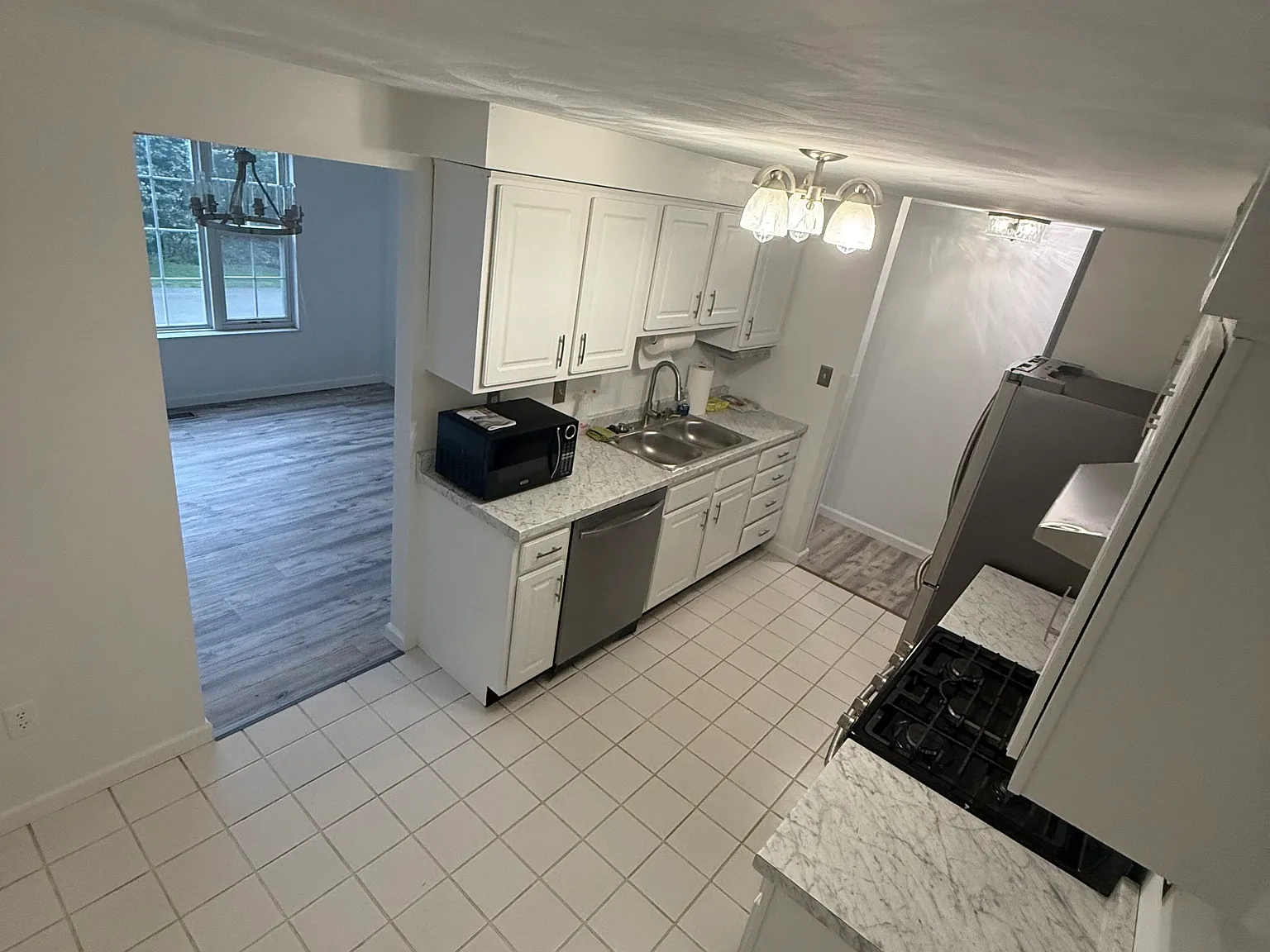 3 bed, 2.5 bath, 1294 sqft, $2,000 — Photo 3