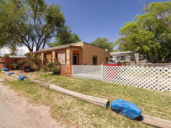 3rd image of 405 Lois St
