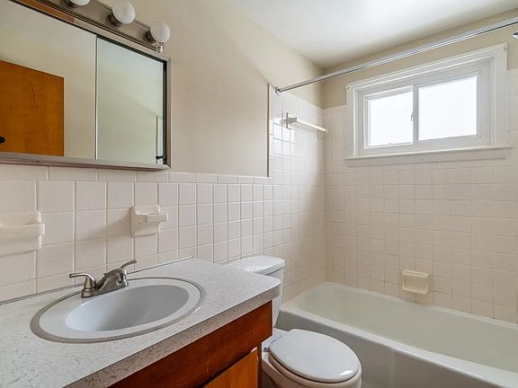 2nd image of 1240-1207 E Center Rd #1240-3