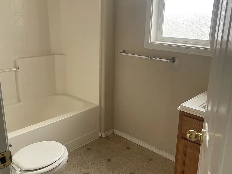 307 Colorado Ave E — Photo 6