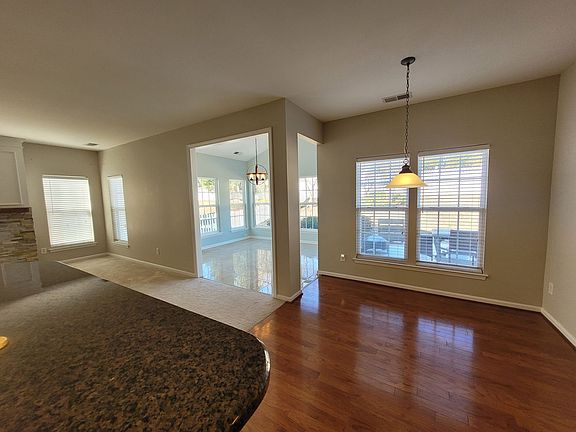 5th image of 2728 Sunberry Ln NW