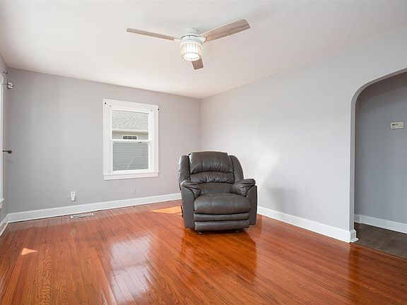 4th image of 601 E 22nd St