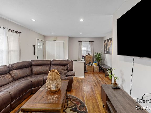 5th image of 4469 Chesterfield Blvd NW