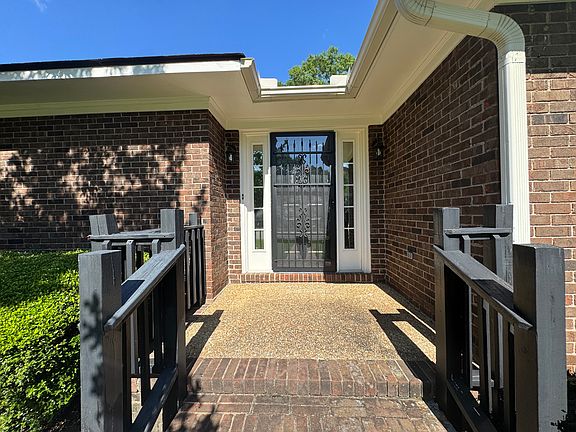 2nd image of 501 Newport Pl