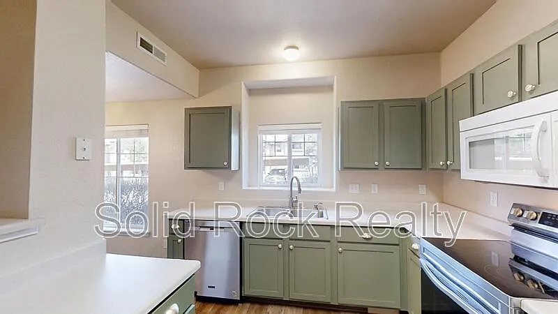 3 bed, 2.0 bath, 1243 sqft, $1,790 — Photo 4