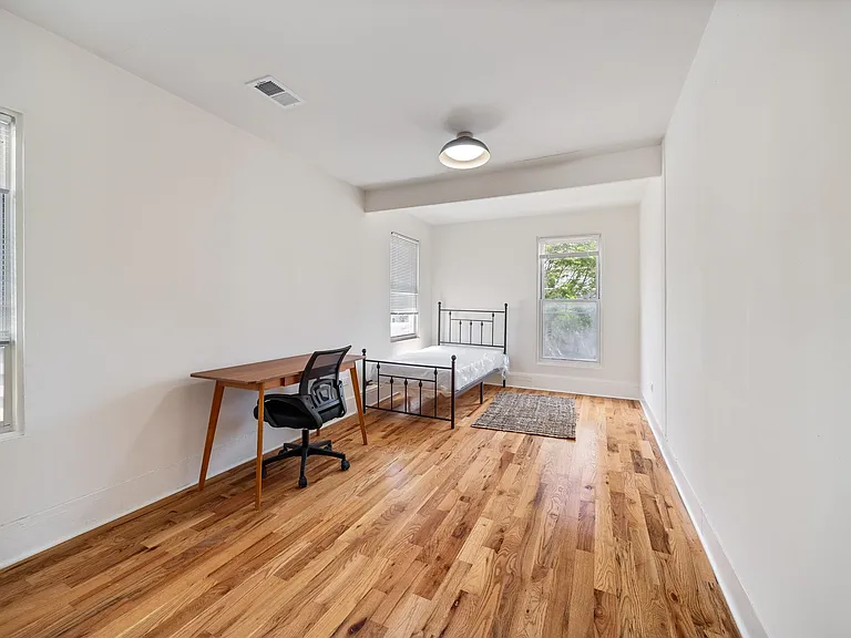 1000 Foster St #1 — Photo 9
