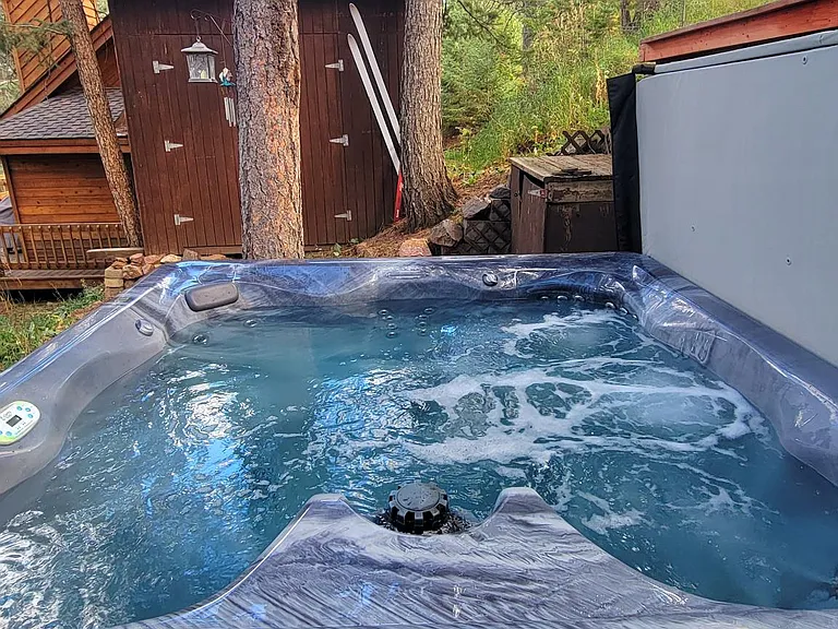60+ jet luxury hottub, with temperature range between 95-104 degrees F.
