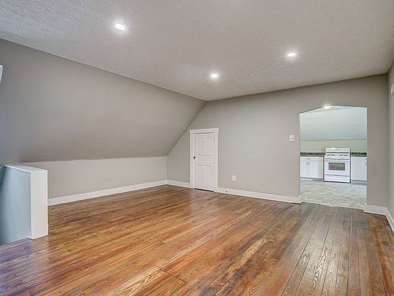 2nd image of 808 Academy Ave #3F