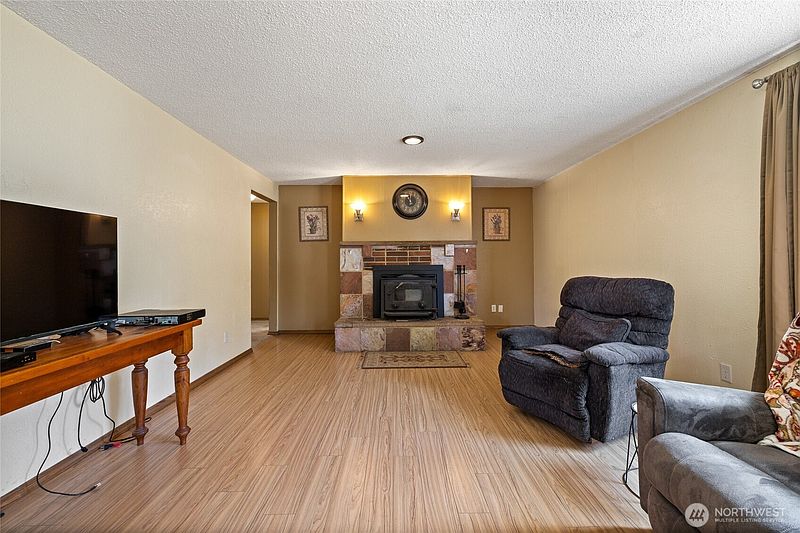 4th image of 29517 158th Ave E