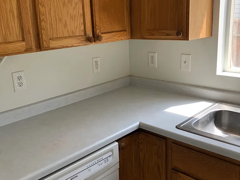 2272 E Hawthorne St — Photo 9