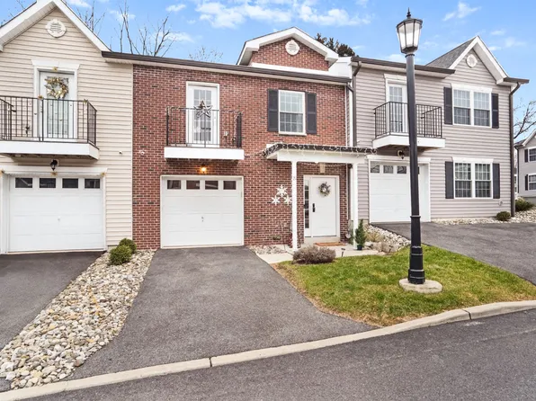 21 Gregg Ct #405, Newton, NJ 07860