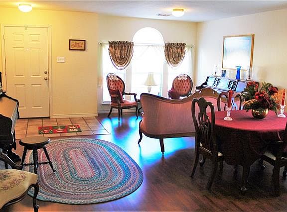 2nd image of 2431 Castle Pines Dr