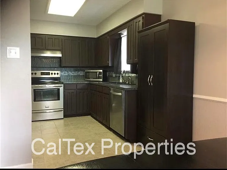 6413 Whitehurst Dr — Photo 6