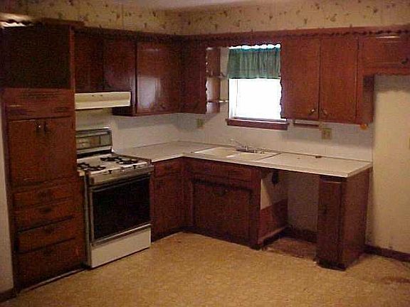 2nd image of 3213 S Vickie Dr