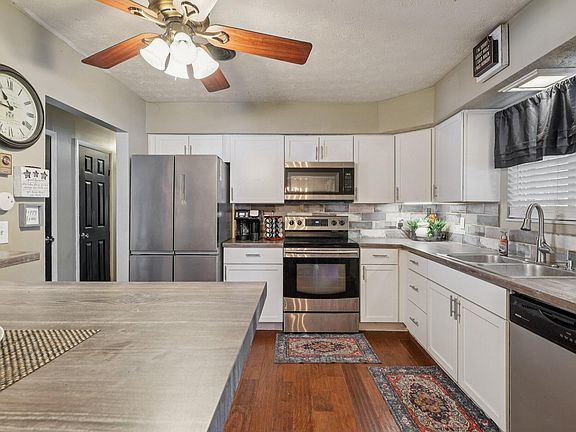 5th image of 810 Skyline Dr