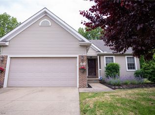 4590 Crestview Ct S, Cleveland, OH 44143