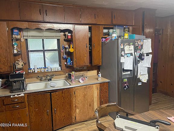 5th image of 2094 W Main St