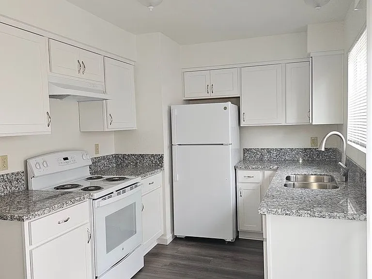1418 & 1420 Carmel St — Photo 3
