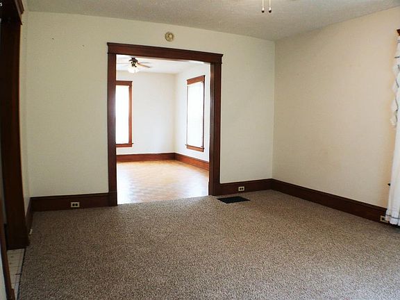 4th image of 527 McEwen St