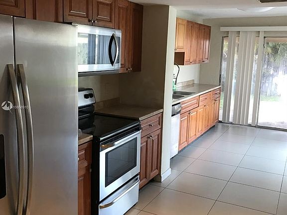3rd image of 11001 NW 20th Ct