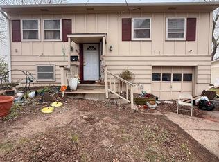 909 SE 35th Ter, Topeka, KS 66605