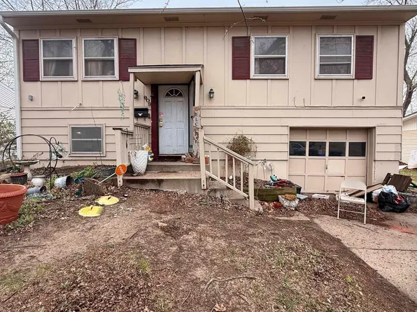 909 SE 35th Ter, Topeka, KS 66605