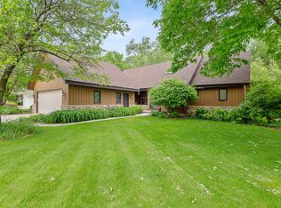 831 Indian Bluff Dr, Manitowoc, WI 54220