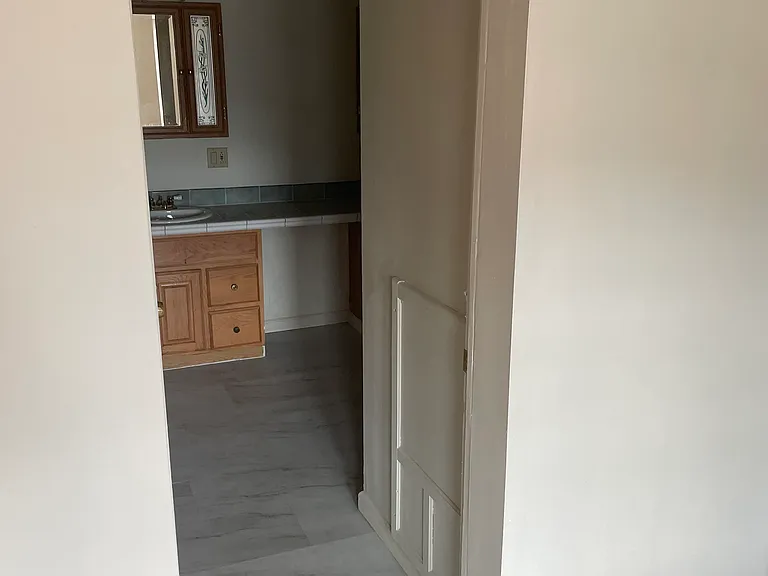 498 W Main St — Photo 14