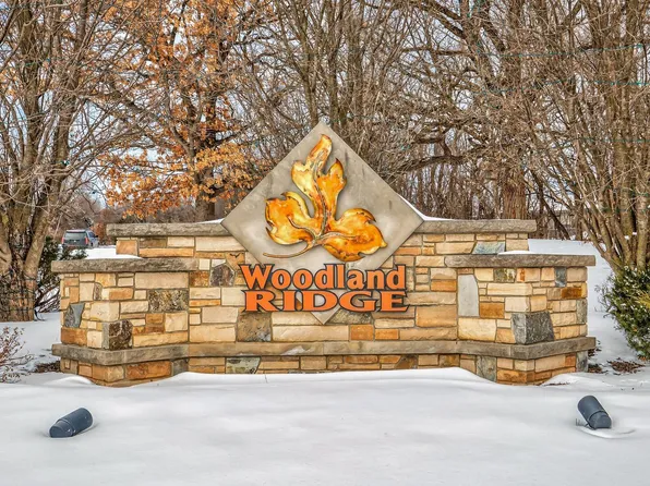 23400 Woodland Ridge Dr, Lakeville, MN 55044
