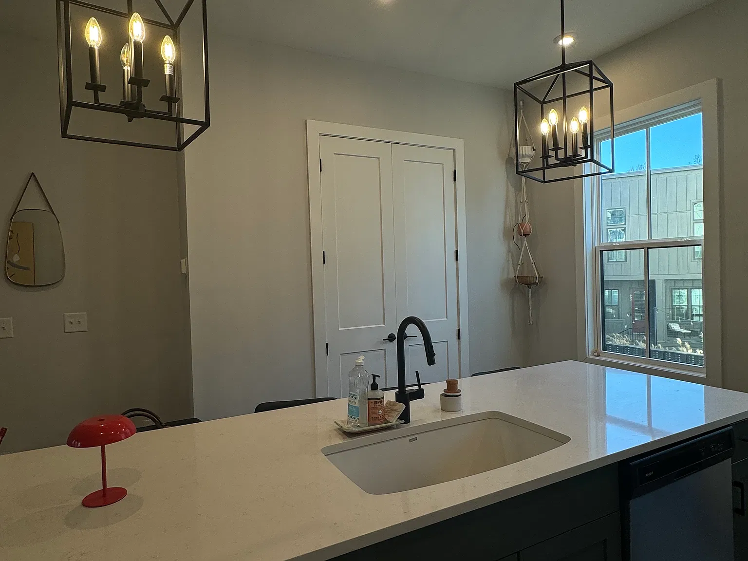 3 bed, 1369 sqft, $3,200 — Photo 4